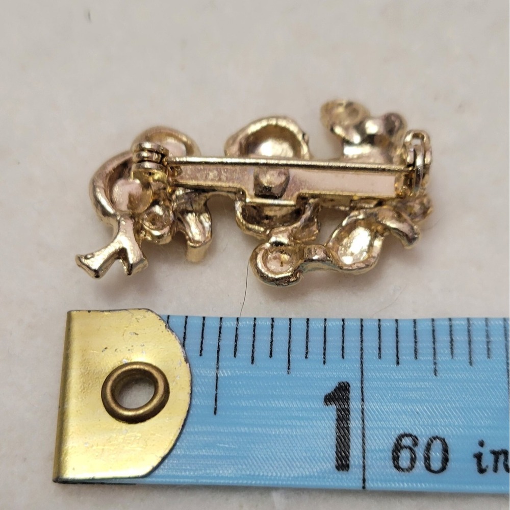 Vintage Gold Tone Poodle Detailed Metal Groomed Dog‎ Sitting Lapel Brooch 1.25in - Picture 2 of 3